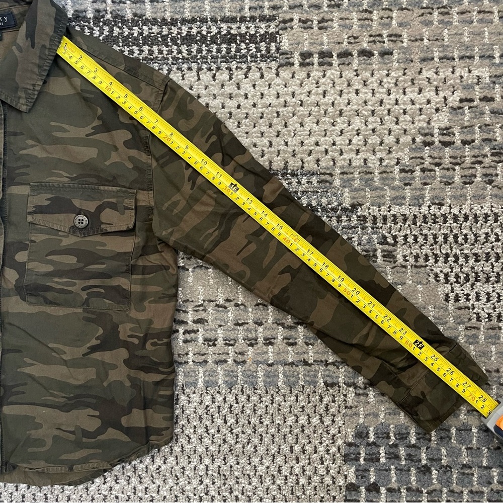 Sanctuary Standard Surplus Long Sleeve Camo Button Down Shirt, Size Extra Small - Picture 5 of 9